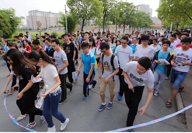 大一新生注意了！要及时办理“一档三证”，否则影响大学正常入学